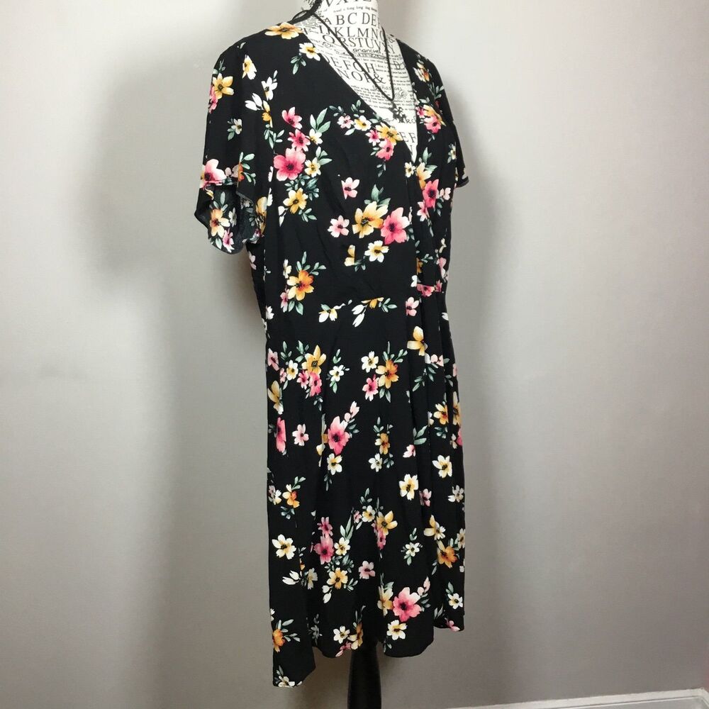 Black floral knee length dress wrap front short sleeve dark feminine romantic 2X - Picture 2 of 5
